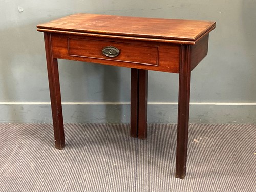 Lot 826 - A George III mahogany tea table with single...