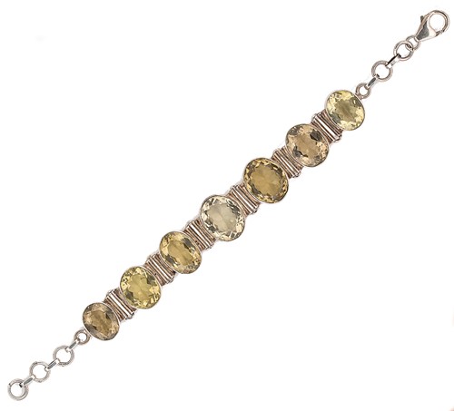 Lot 22 - A citrine bracelet