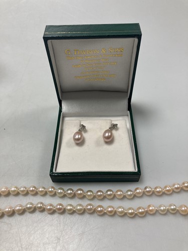 Lot 166 - A pearl necklace with a yellow metal clasp...