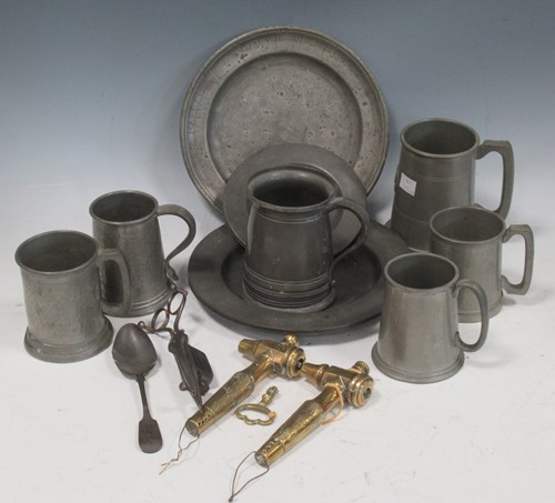 Lot 62 - A collection of metalware and plate to include...