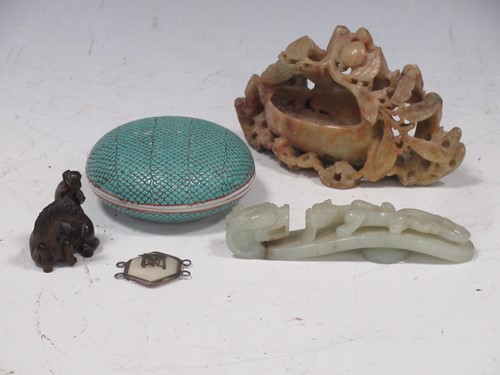 Lot 44 - A Chinese mutton fat jade belt hook, late Qing...