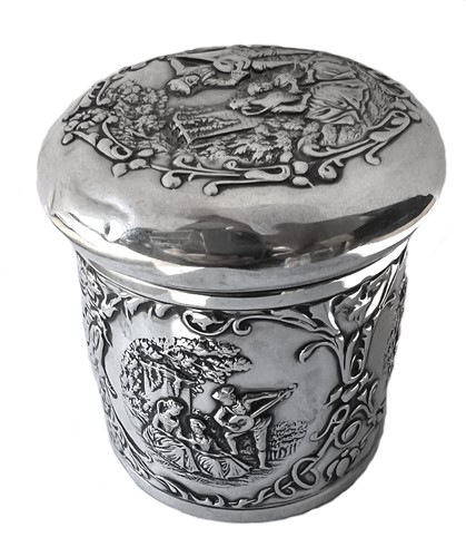 Lot 425 - A late Victorian silver cosmetics canister