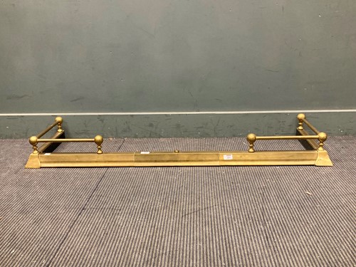 Lot 463 - A brass adjustable fender, 14 x 134 x 41cm