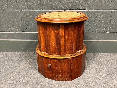 Lot 736 - A mahogany column commode, 47 x 43cm