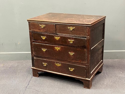 Lot 425 - An early 18th century oak chest of drawers,...