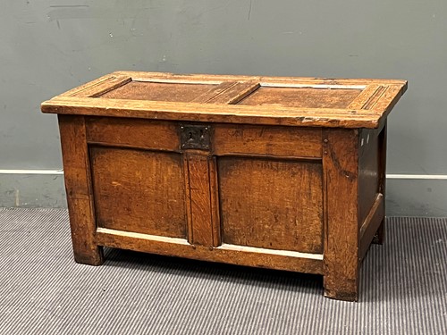 Lot 845 - An 18th century oak coffer 52 x 97 x 46cm