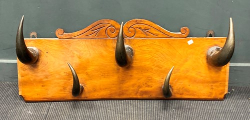 Lot 426 - An early 20th century horn wall mounted coat...