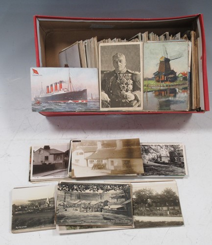Lot 132 - Box of approximately 600 postcards, mostly UK...