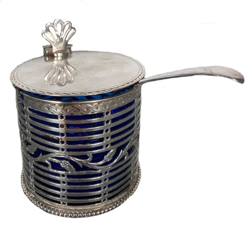 Lot 485 - A George III 18th century silver drum mustard