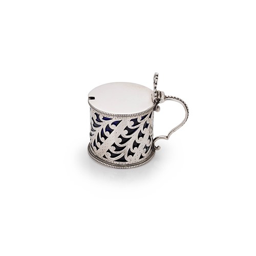 Lot 495 - A George III 18th century silver drum mustard
