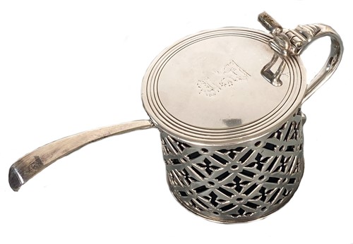 Lot 481 - A George III 18th century silver drum mustard