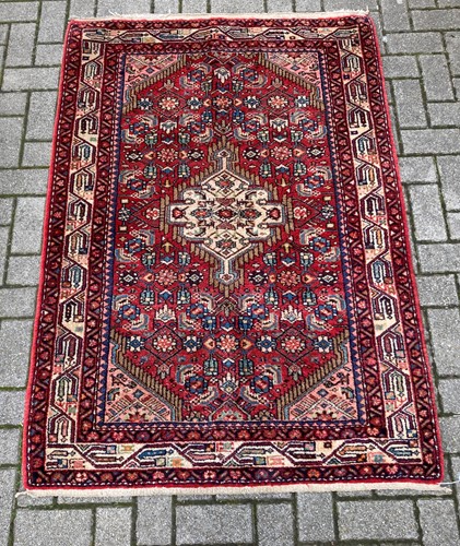 Lot 485 - A Senneh rug 159 x 109cm