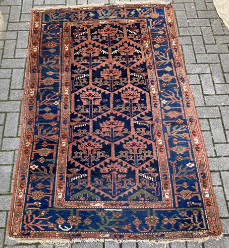 Lot 484 - A Kurdish Heriz 207 x 132cm