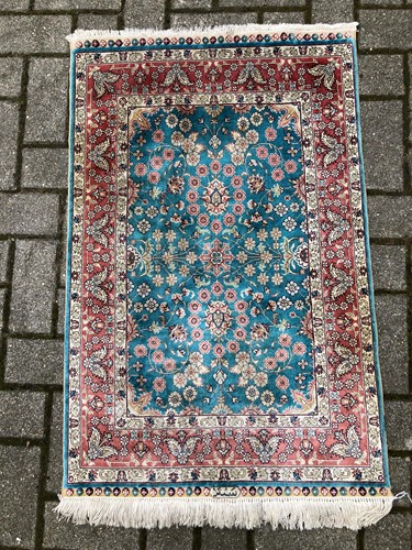 Lot 961 - A silk Hereke, signed, 100 x 62cm