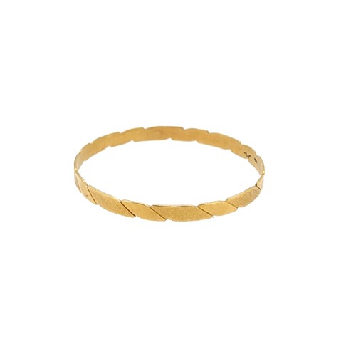Lot 257 - A modern plain bangle