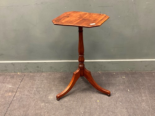 Lot 445 - A mahogany tripod table, 19th century, 71.5 x...