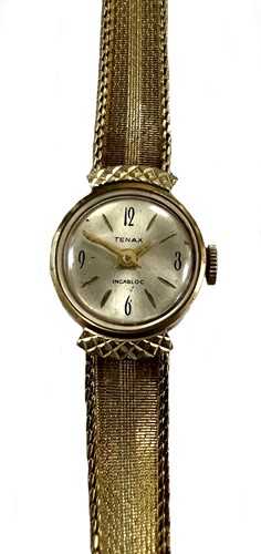 Lot 376 - Tenax - A Swiss 14ct gold wristwatch