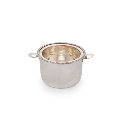 Lot 545 - A George V silver double skinned warming dish