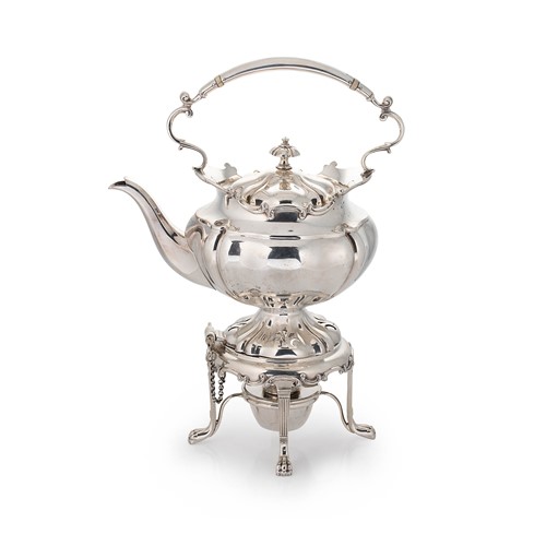 Lot 535 - An Edward VII silver tea kettle and stand