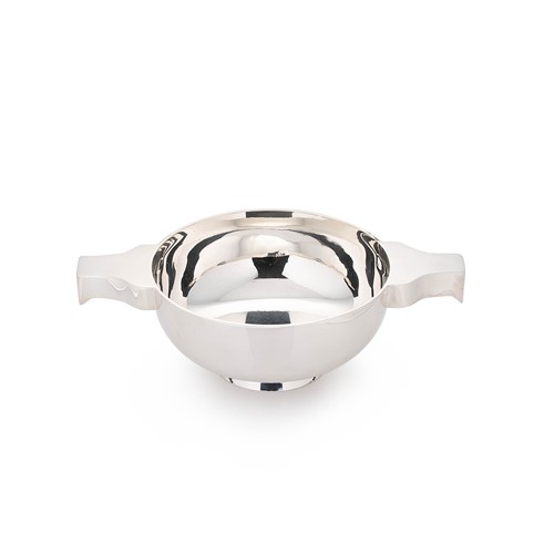 Lot 583 - Edinburgh - A George V silver quaich
