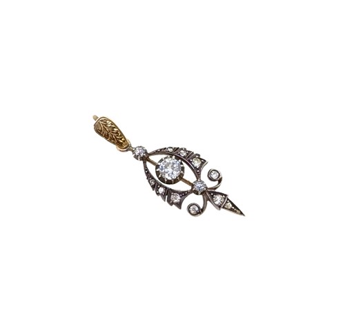 Lot 179 - A Victorian diamond set pendant