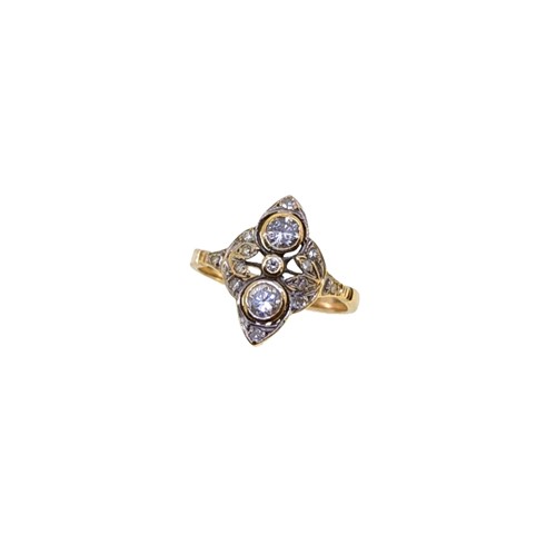 Lot 180 - A diamond set panel ring