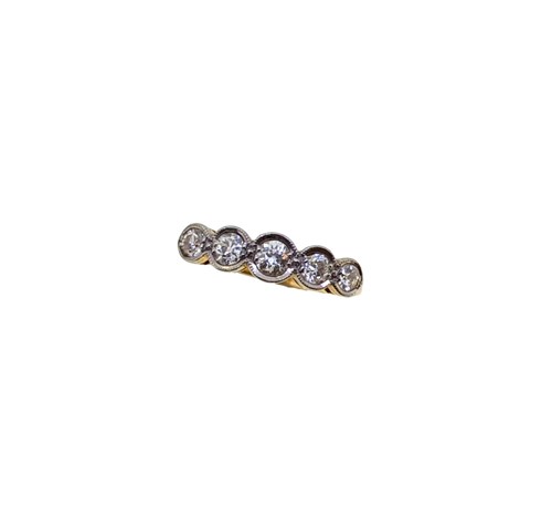 Lot 84 - A five stone diamond ring