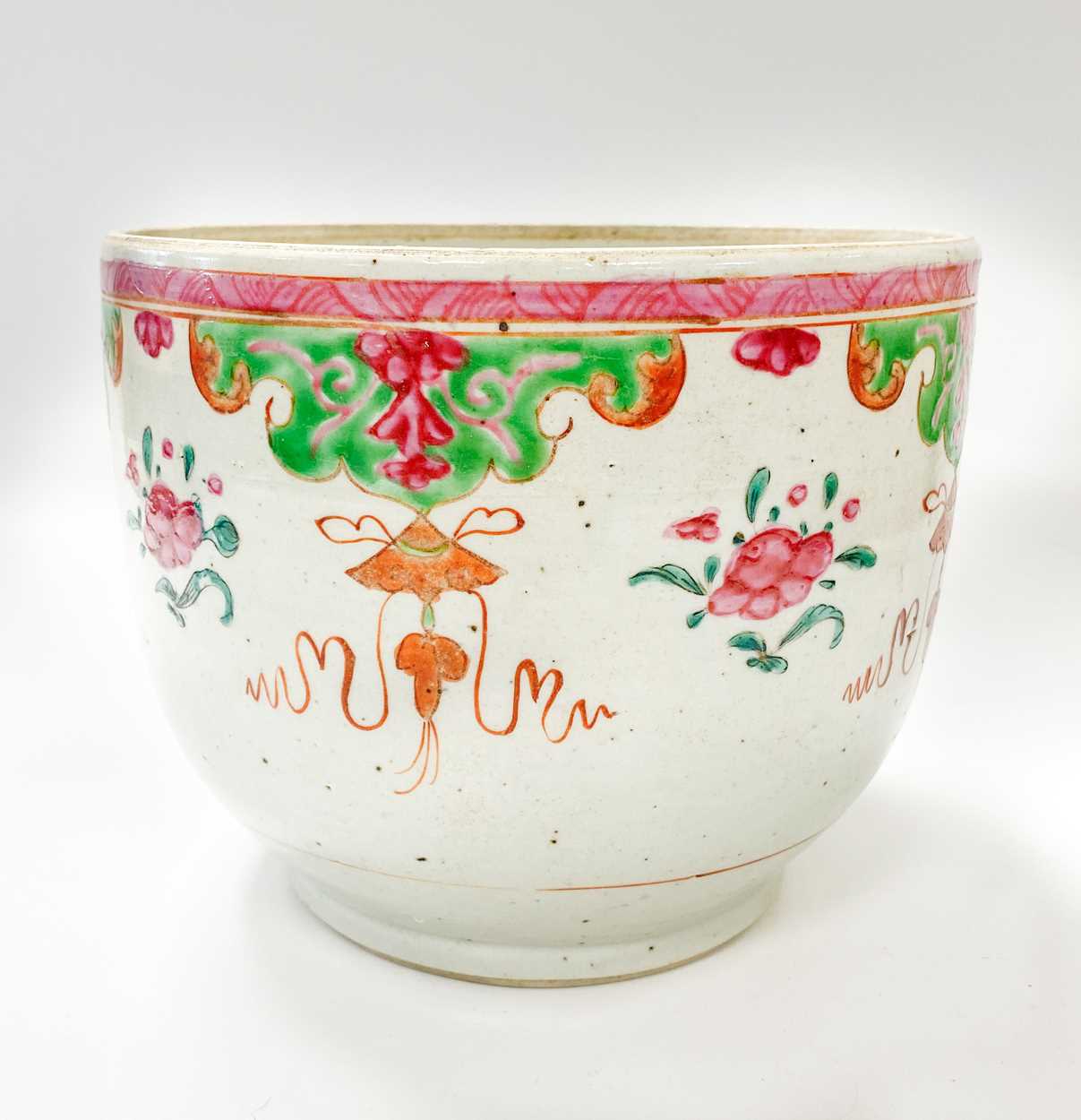 Lot 22 - A Chinese famille rose porcelain bowl, Qing Dynasty, circa 1800