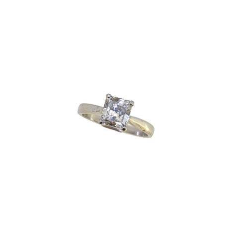 Lot 282 - A modern single stone diamond ring