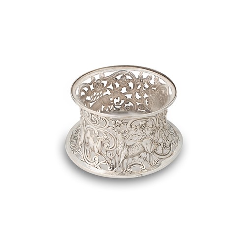 Lot 584 - Dublin- An early 20th century silver dish ring
