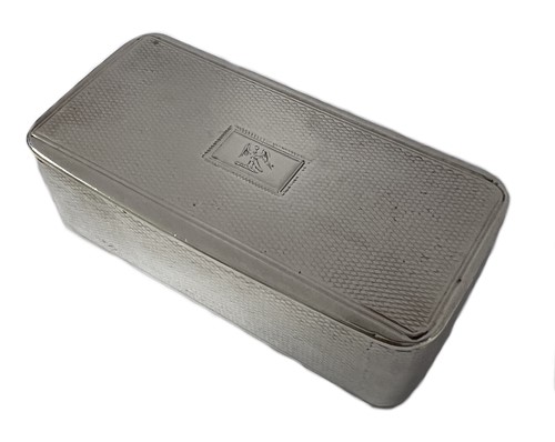 Lot 403 - A George IV silver snuffbox