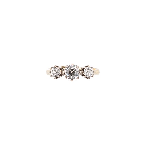 Lot 266 - A three stone diamond ring