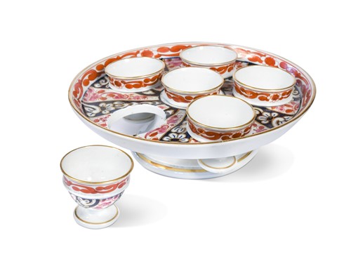 Lot 396 - A Worcester, Flight and Barr egg cup stand for six egg cups, circa 1800