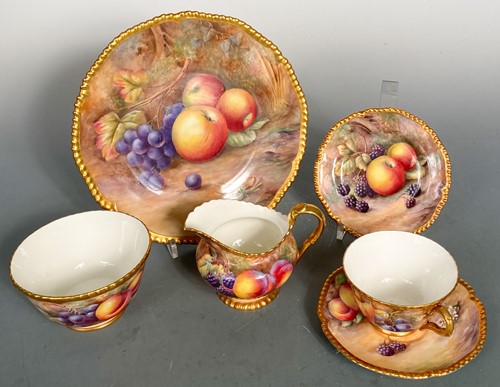 Lot 563 - A Royal Worcester tea service, circa 1950