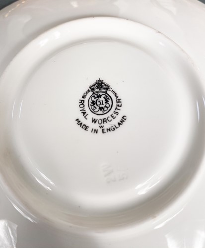 Lot 563 - A Royal Worcester tea service, circa 1950