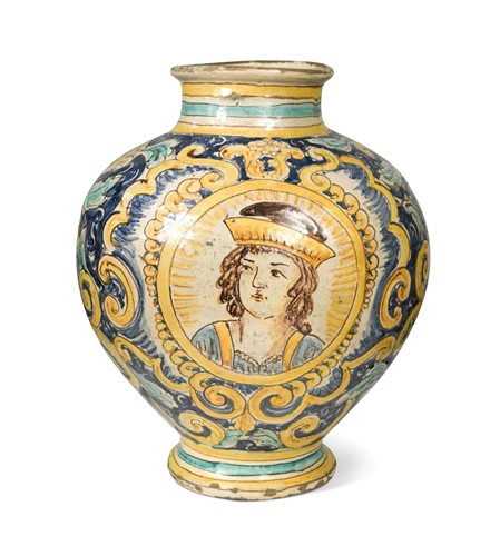 Lot 514 - A large Maiolica vase