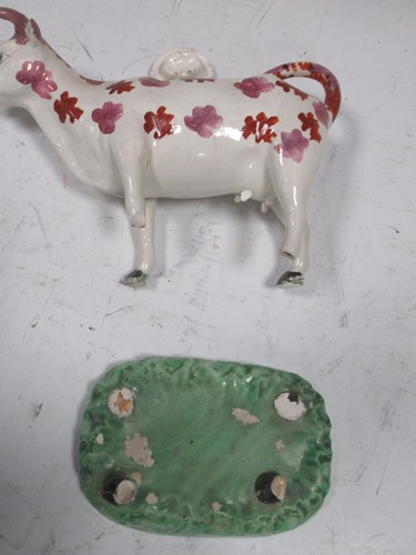 Lot 66 - Decorative jugs and animal ornaments including...