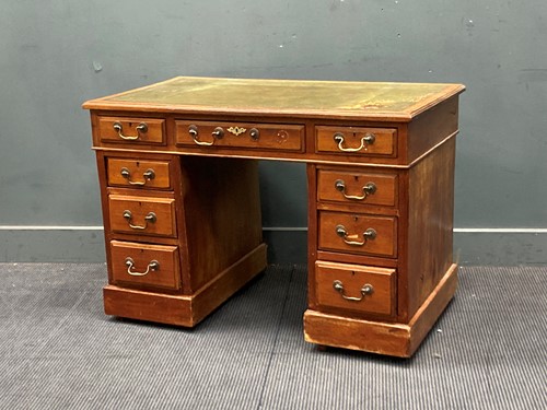 Lot 679 - An Edwardian mahogany pedestal desk with...