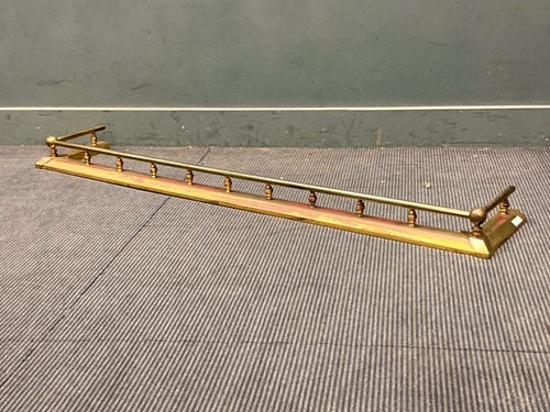 Lot 351 - A modern brass fender 9.5 x 161 x 28cm