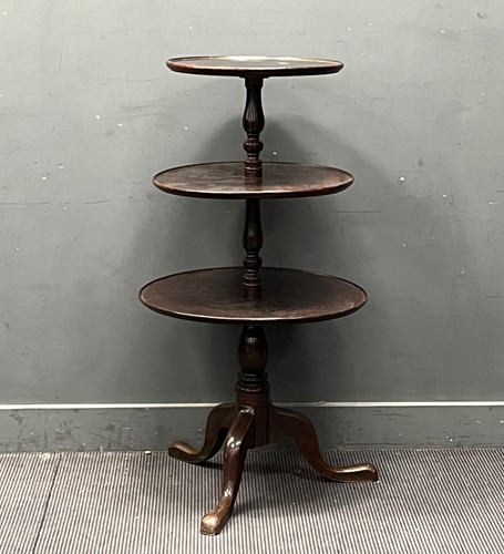 Lot 752 - A George III mahogany dumb waiter, the three...