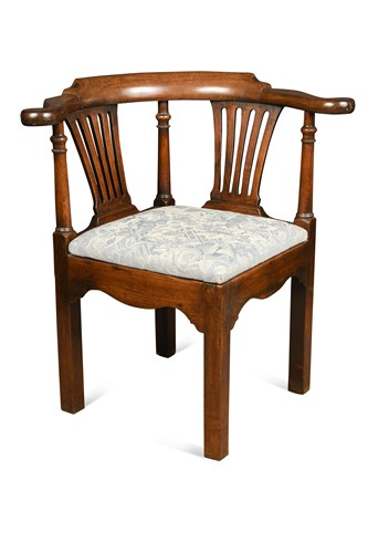 Lot 754 - A George II mahogany corner chair