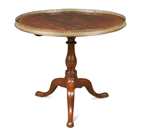 Lot 590 - A circular mahogany silver table, circa 1800