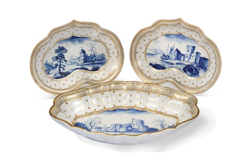 Lot 421 - A Caughley part dessert service, circa 1780 – 85