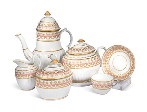 Lot 412 - A Chamberlain Worcester tea and coffee service, circa 1800