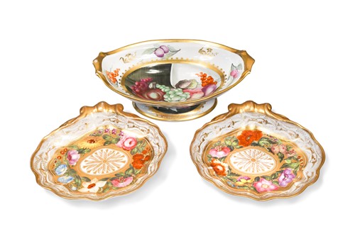 Lot 430 - An English porcelain two-handled comport, circa 1815