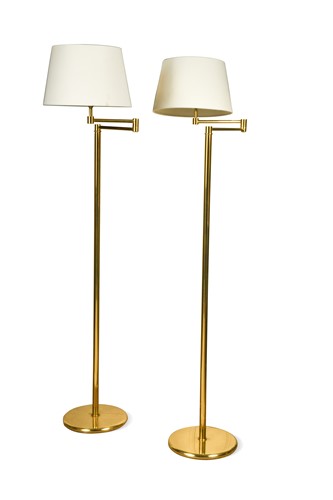 Lot 534 - A pair of brass articulated reading lamps
