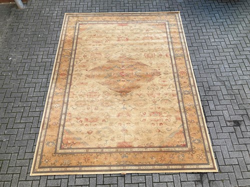 Lot 973 - A Royal Keshan hand knotted carpet 366 x 274cm