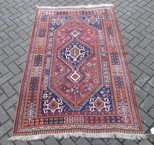 Lot 905 - A Shiraz/Qashqai rug, circa 1930, 202 x 124cm