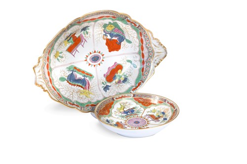 Lot 401 - A Flight and Barr two-handled centrepiece, circa 1805 - 1810