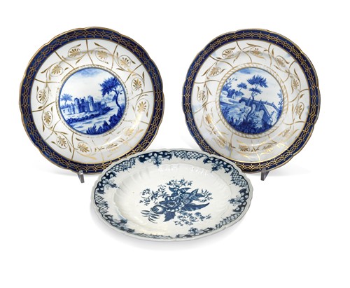 Lot 422 - A pair of Caughley dessert plates, circa 1780 - 85